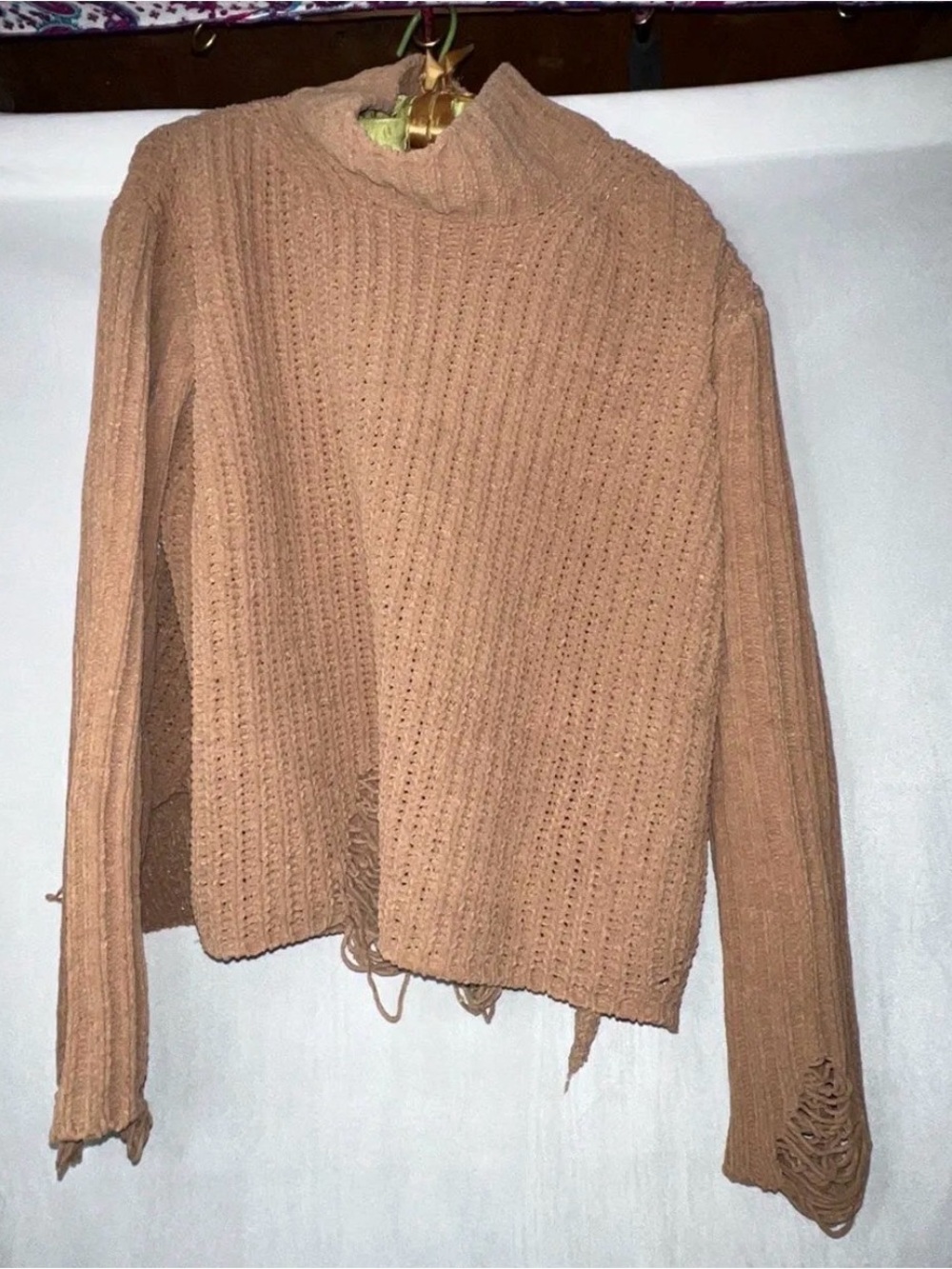 POL Large Women’s Distressed Mock Turtleneck Crewneck Sweater in Camel PTP 27”